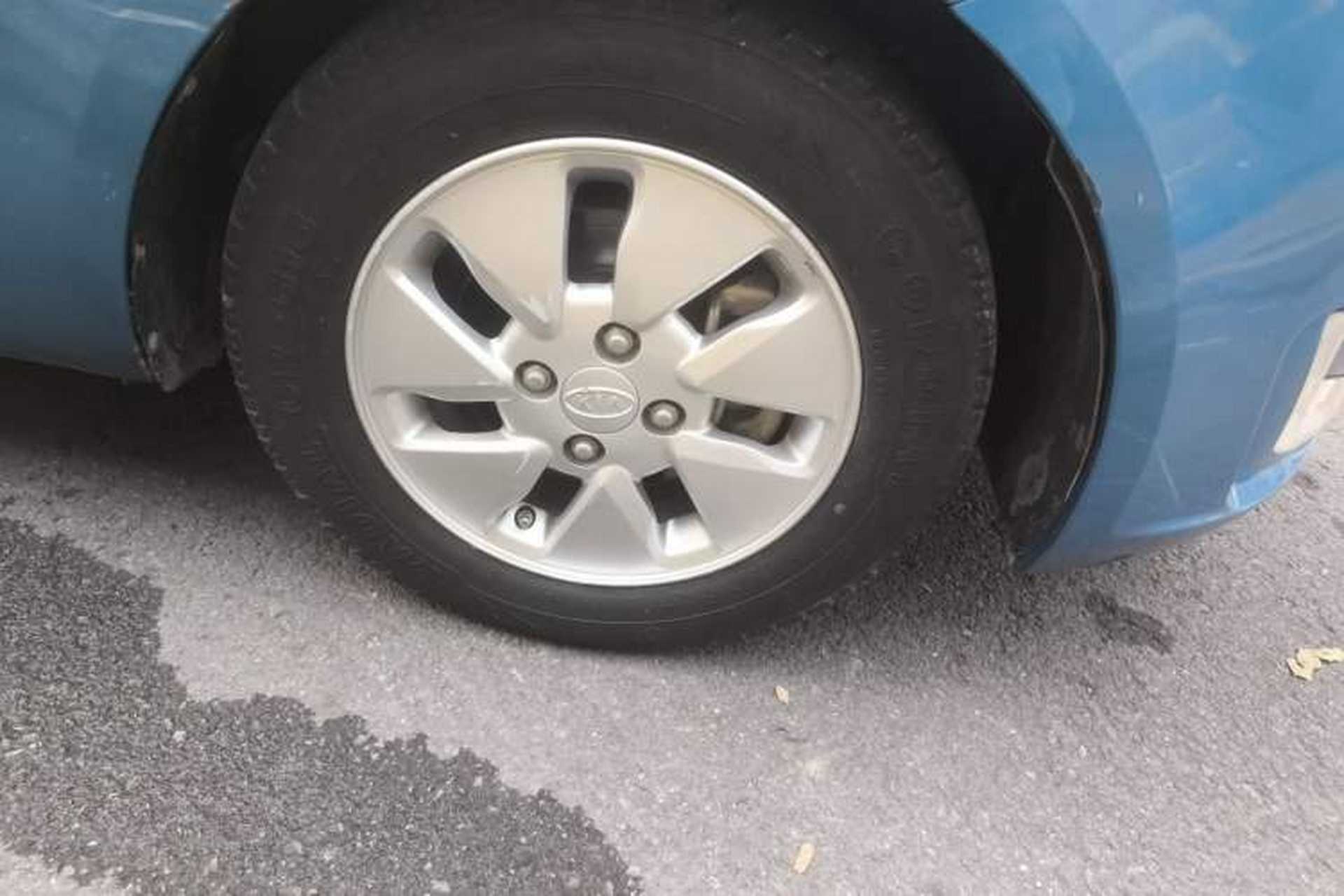 Used Kia K2 2011 Sedan 1.4L Manual Transmission GLS Right Front Wheel Hub