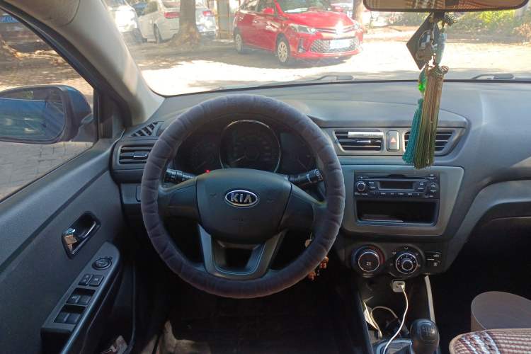 Used Kia K2 2011 Sedan 1.4L Manual Transmission GLS Steering Wheel