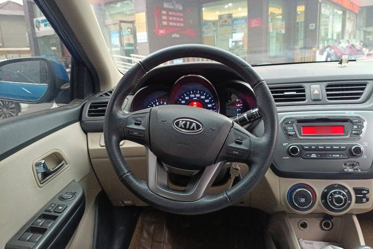 Used Kia K2 2011 Sedan 1.4L MT TOP Steering Wheel