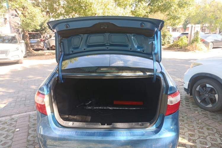 Used Kia K2 2011 Sedan 1.4L Manual Transmission GLS Trunk