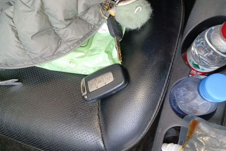 Used Kia K2 2011 Sedan 1.6L Automatic Transmission Premium Vehicle Key