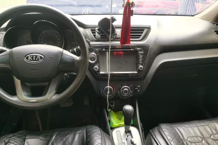 Used Kia K2 2011 Sedan 1.4L Automatic GLS Center Console