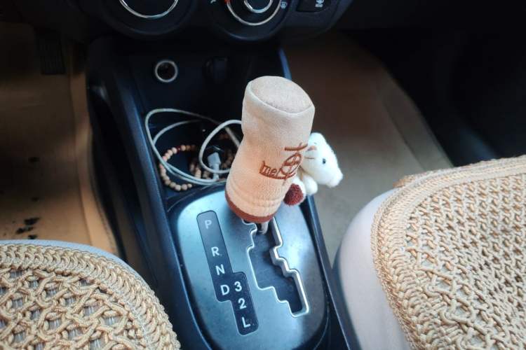 Used Kia K2 2011 Sedan 1.4L Automatic GLS Gear Lever