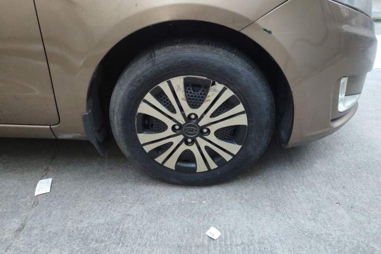 Used Kia K2 2011 Sedan 1.4L Automatic GLS Right Front Wheel Hub