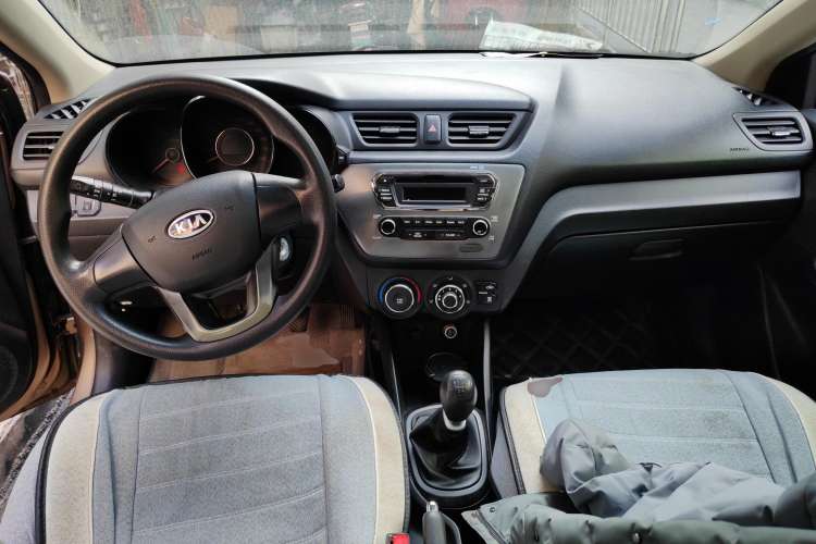 Used Kia K2 2011 Sedan 1.4L MT TOP Center Console