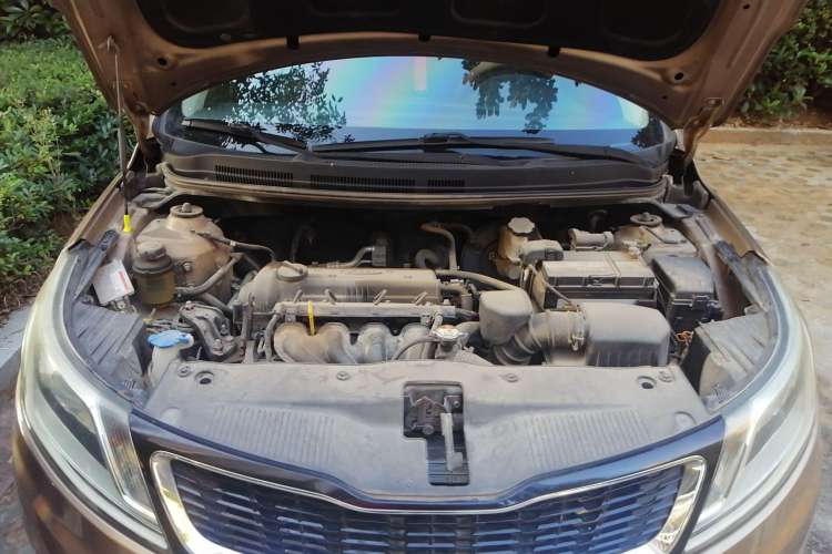 Used Kia K2 2011 Sedan 1.4L Manual Transmission GLS Engine Bay