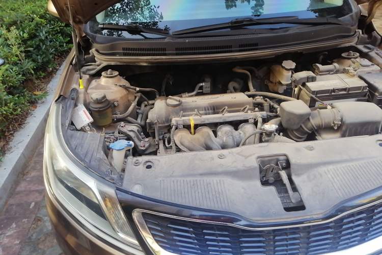 Used Kia K2 2011 Sedan 1.4L Manual Transmission GLS Engine Bay Right