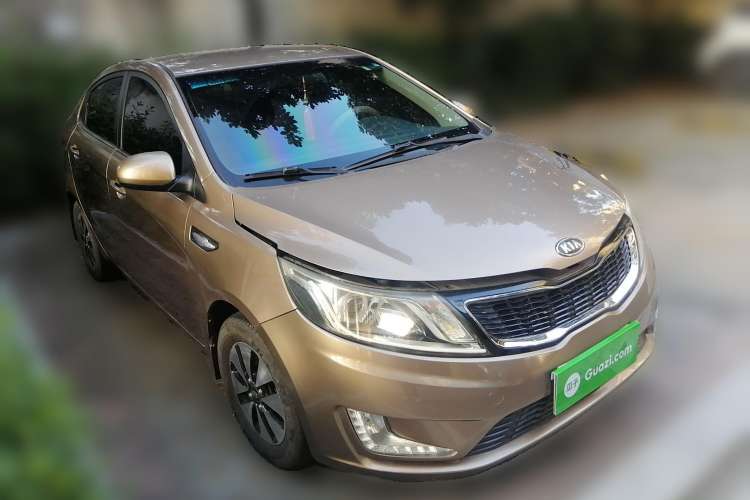 Used Kia K2 2011 Sedan 1.4L Manual Transmission GLS Front Right 45 Deg