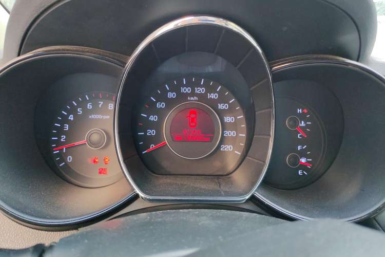 Used Kia K2 2011 Sedan 1.4L MT TOP Instrument Cluster