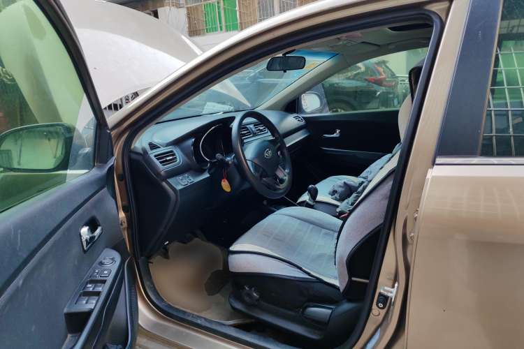 Used Kia K2 2011 Sedan 1.4L MT TOP Left Front Seat