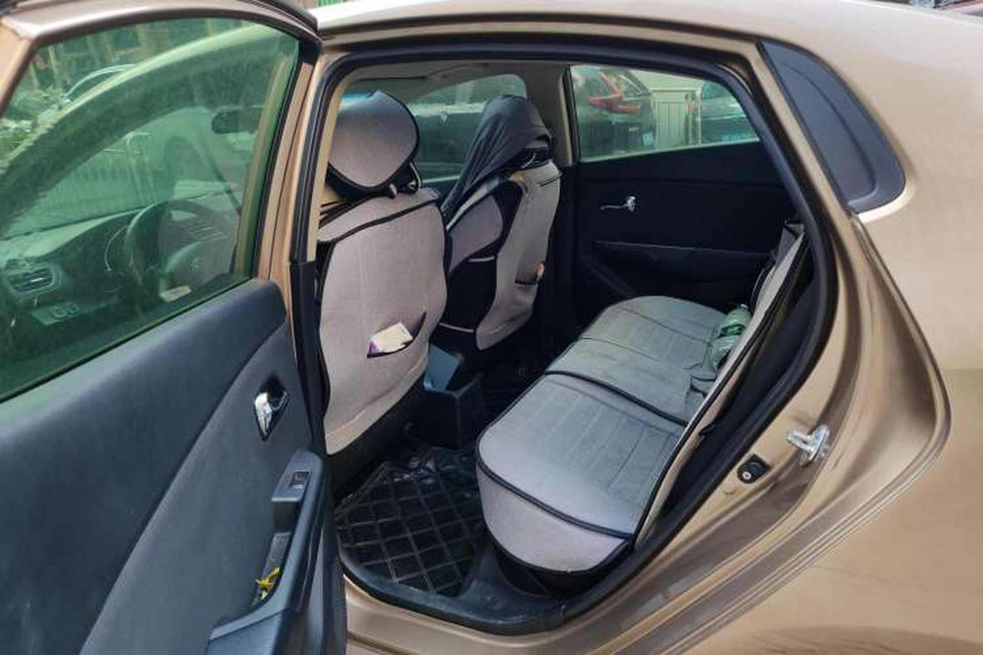 Used Kia K2 2011 Sedan 1.4L MT TOP Left Rear Seat