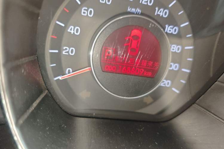 Used Kia K2 2011 Sedan 1.6L Automatic Transmission Premium Odometer Close Up