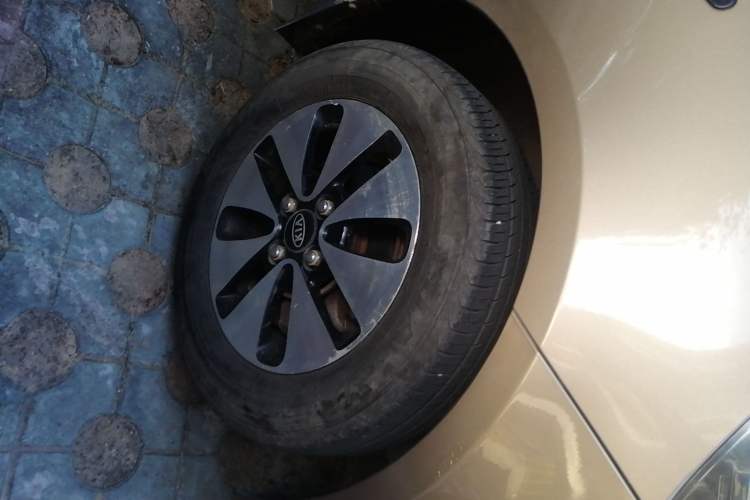 Used Kia K2 2011 Sedan 1.4L Manual Transmission GLS Right Front Wheel Hub