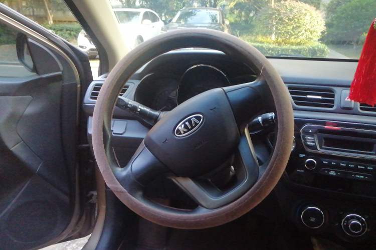 Used Kia K2 2011 Sedan 1.4L Manual Transmission GLS Steering Wheel
