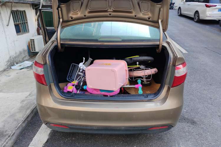 Used Kia K2 2011 Sedan 1.4L MT TOP Trunk