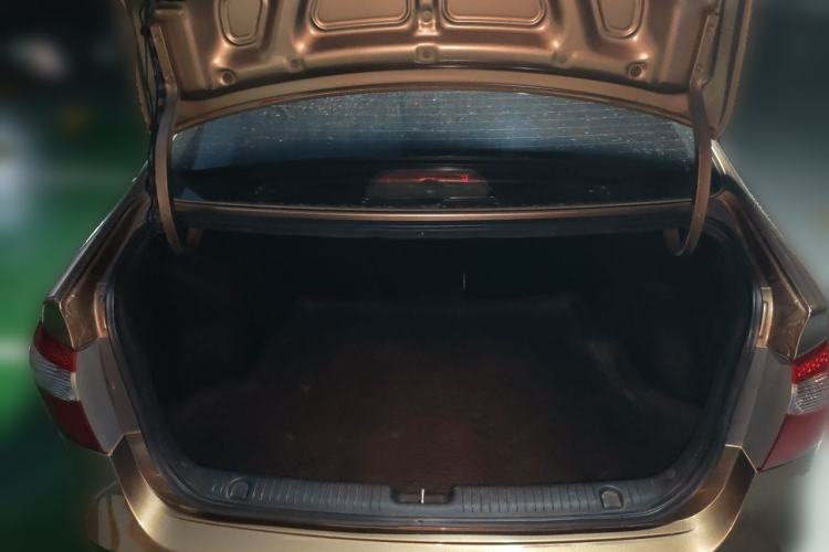 Used Kia K2 2011 Sedan 1.6L Automatic Transmission Premium Trunk
