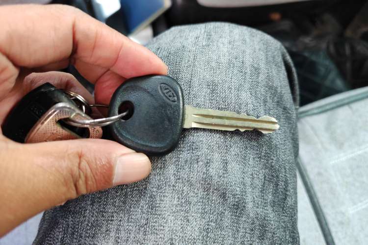 Used Kia K2 2011 Sedan 1.4L MT TOP Vehicle Key