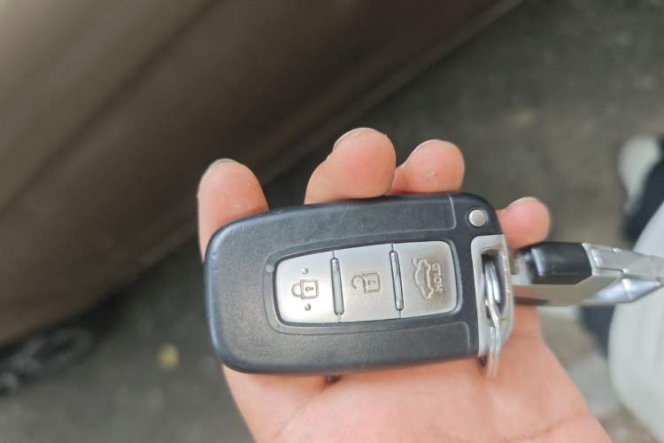 Used Kia K2 2011 Sedan 1.6L Automatic Transmission Premium Vehicle Key