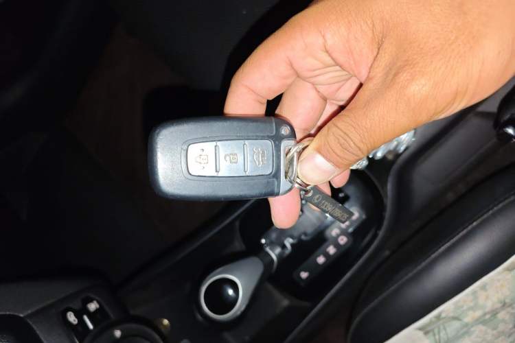Used Kia K2 2011 Sedan 1.6L Automatic Transmission Premium Vehicle Key