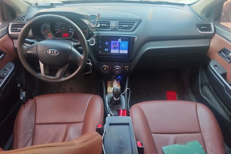 Used Kia K2 2011 Sedan 1.4L Manual Transmission GLS Center Console