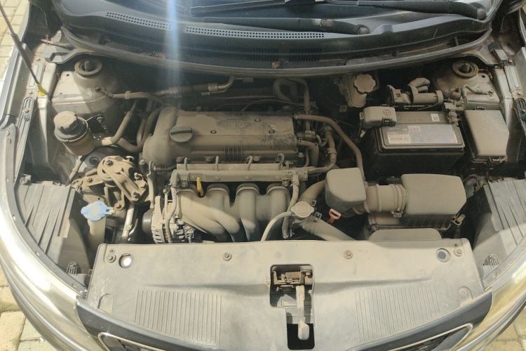 Used Kia K2 2011 Sedan 1.4L Manual Transmission GLS Engine Bay