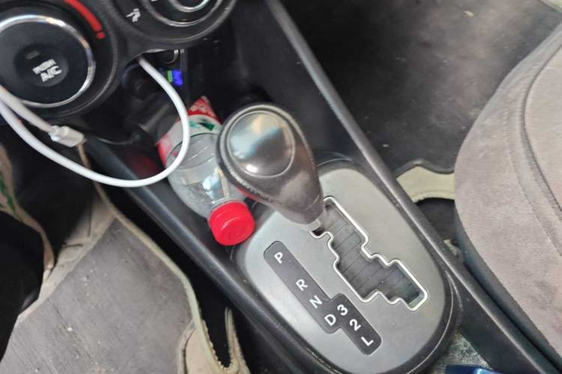 Used Kia K2 2011 Sedan 1.4L Automatic GLS Gear Lever