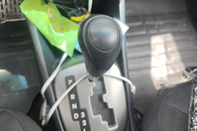 Used Kia K2 2011 Sedan 1.4L Manual Transmission GLS Gear Lever