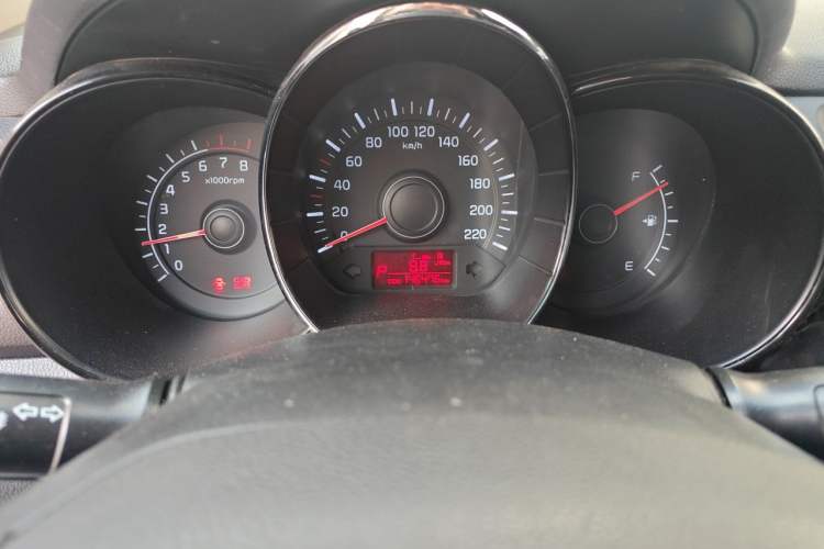 Used Kia K2 2011 Sedan 1.4L Automatic GLS Odometer Close Up