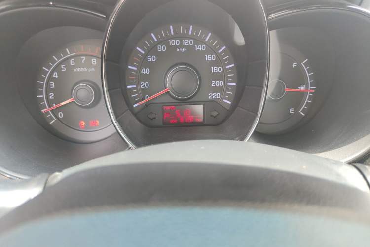 Used Kia K2 2011 Sedan 1.4L Manual Transmission GLS Odometer Close Up