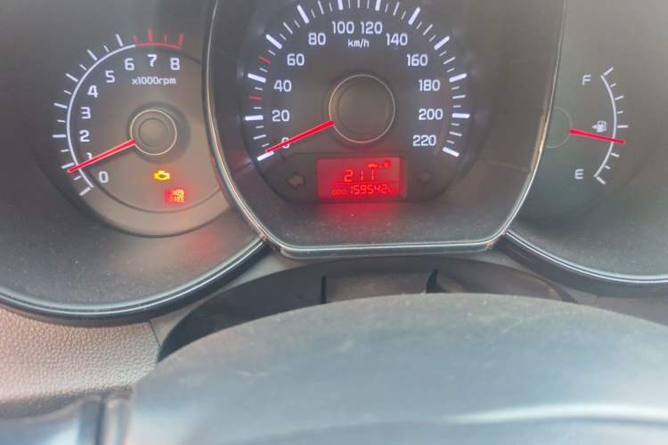 Used Kia K2 2011 Sedan 1.4L Manual Transmission GLS Odometer Close Up