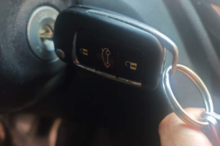 Used Kia K2 2011 Sedan 1.4L Manual Transmission GLS Vehicle Key