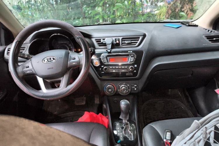 Used Kia K2 2011 Sedan 1.6L Automatic Transmission Premium Center Console
