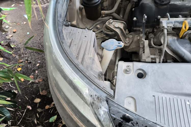Used Kia K2 2011 Sedan 1.6L Automatic Transmission Premium Engine Bay Right