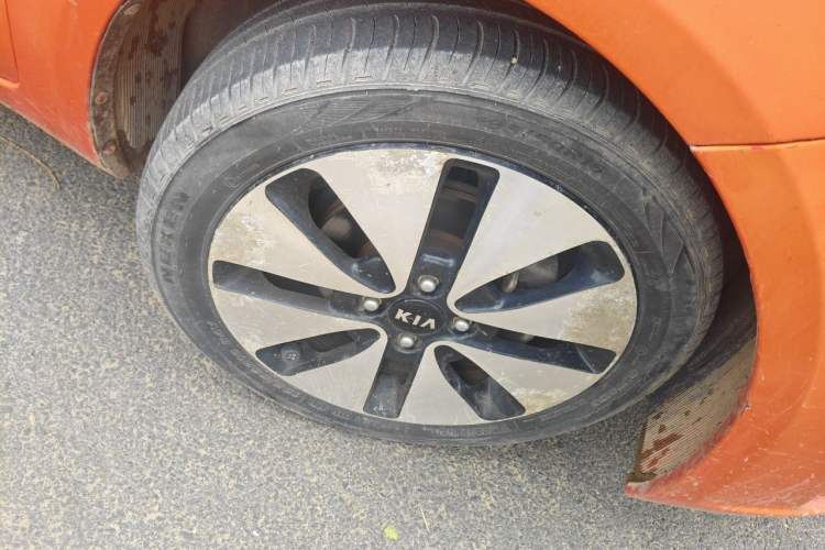 Used Kia K2 2011 Sedan 1.6L Automatic Transmission Premium Right Front Wheel Hub