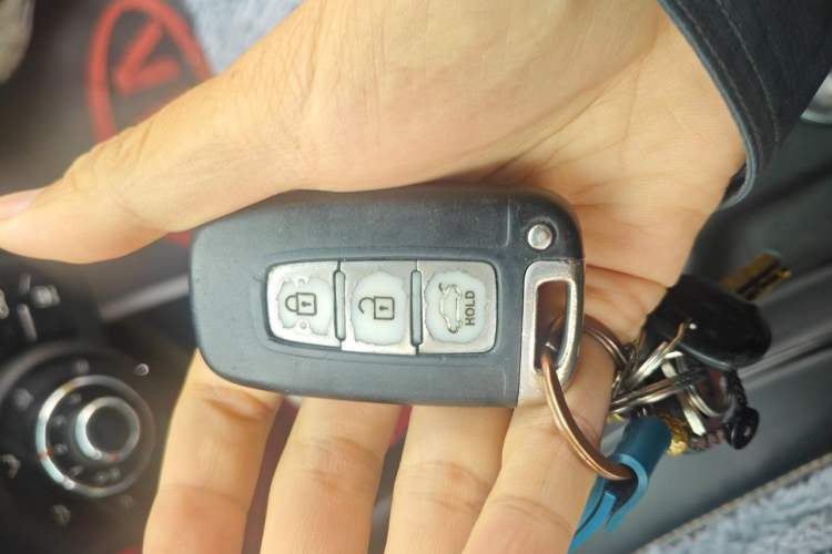 Used Kia K2 2011 Sedan 1.6L Automatic Transmission Premium Vehicle Key
