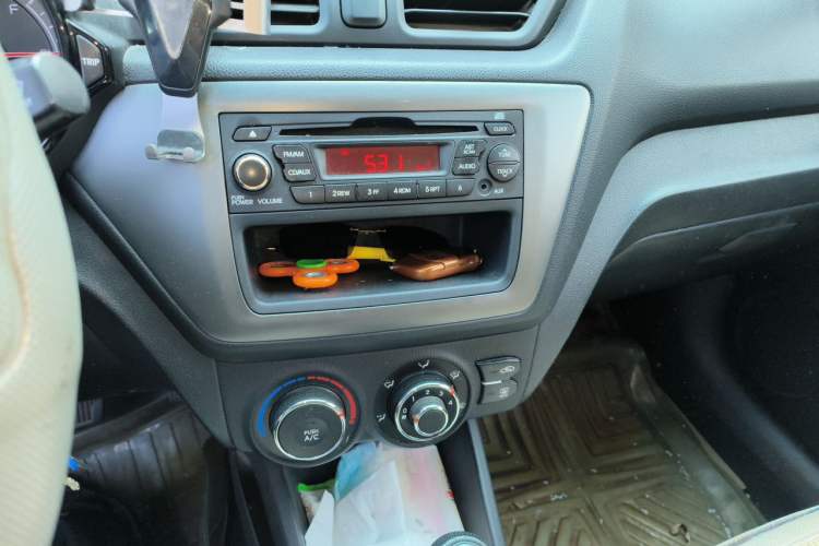 Used Kia K2 2011 Sedan 1.4L Automatic GLS Audio And AC Panel