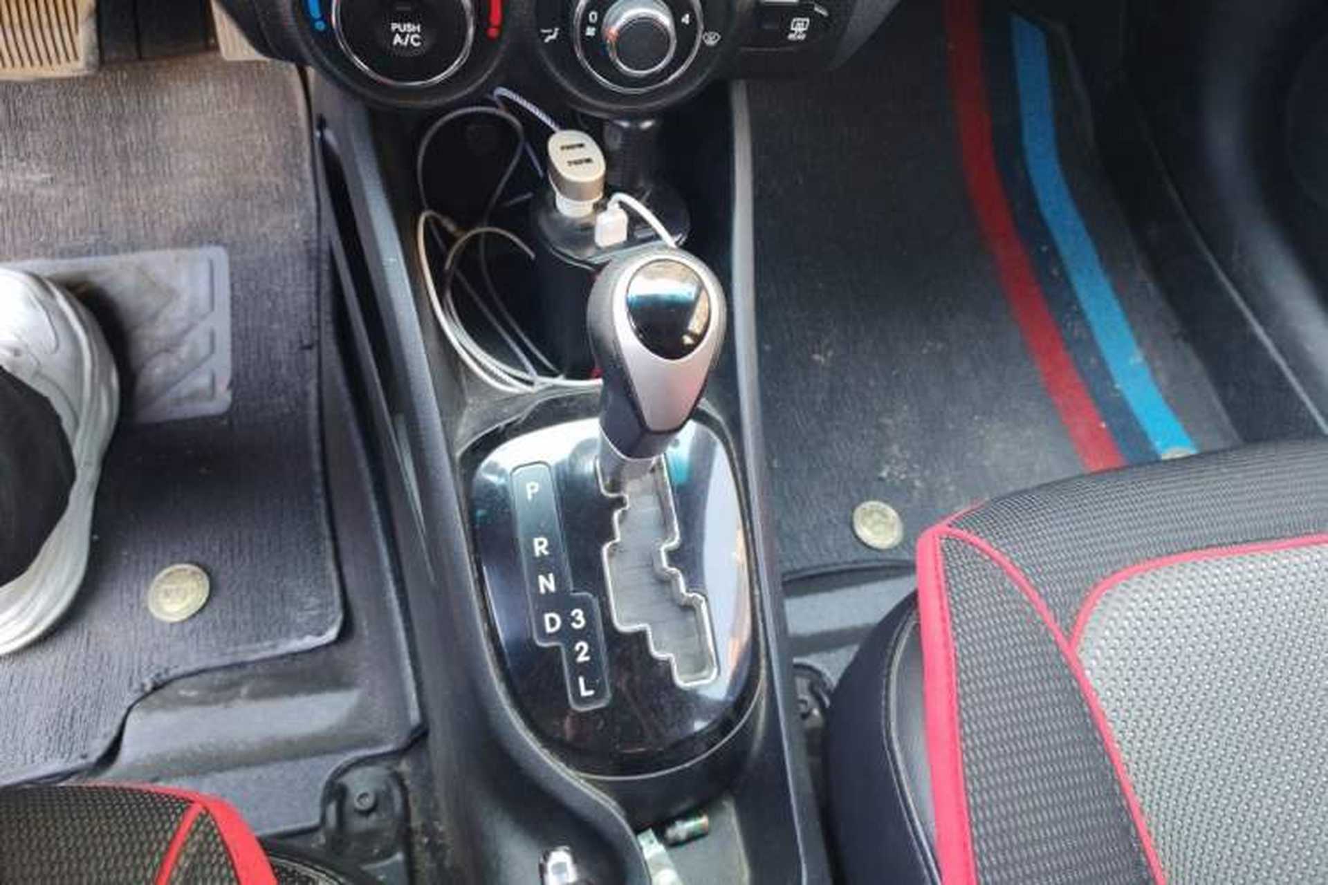 Used Kia K2 2011 Sedan 1.6L Automatic Transmission Premium Gear Lever