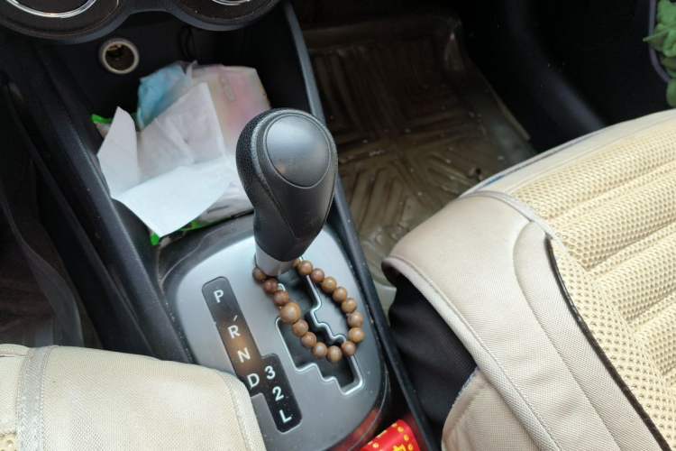 Used Kia K2 2011 Sedan 1.4L Automatic GLS Gear Lever