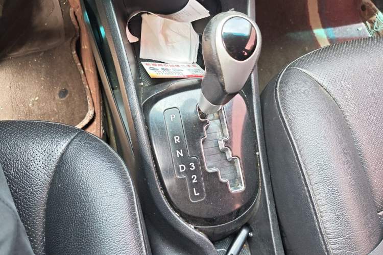 Used Kia K2 2011 Sedan 1.6L Automatic Transmission Premium Gear Lever