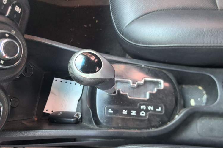 Used Kia K2 2011 Sedan 1.6L Automatic Transmission Premium Gear Lever