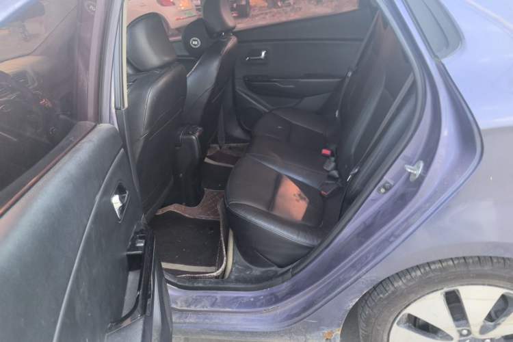Used Kia K2 2011 Sedan 1.6L Automatic Transmission Premium Left Rear Seat