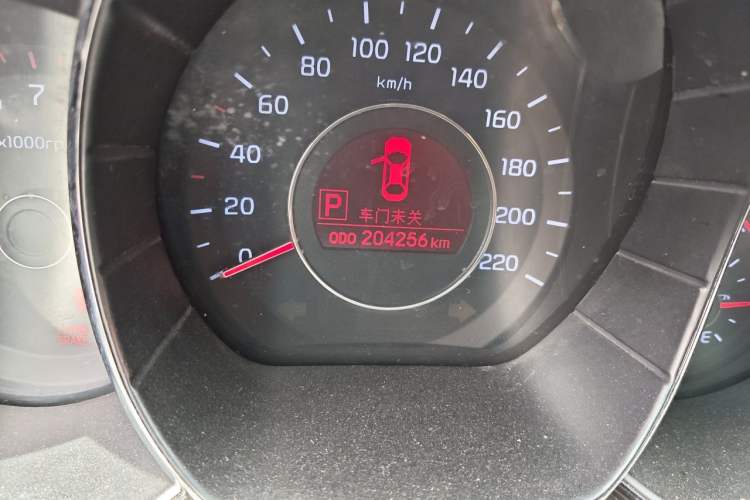 Used Kia K2 2011 Sedan 1.6L Automatic Transmission Premium Odometer Close Up