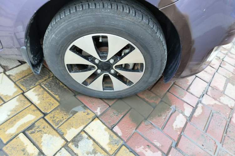 Used Kia K2 2011 Sedan 1.4L Automatic GLS Right Front Wheel Hub