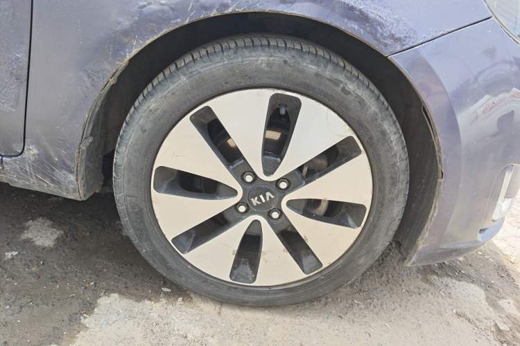Used Kia K2 2011 Sedan 1.6L Automatic Transmission Premium Right Front Wheel Hub