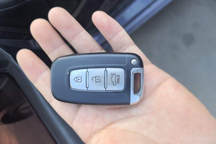 Used Kia K2 2011 Sedan 1.6L Automatic Transmission Premium Vehicle Key
