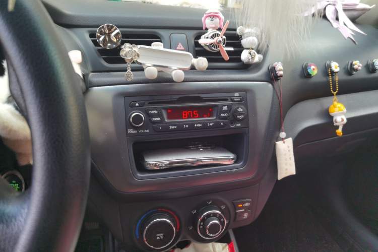 Used Kia K2 2011 Sedan 1.4L Automatic GLS Audio And AC Panel