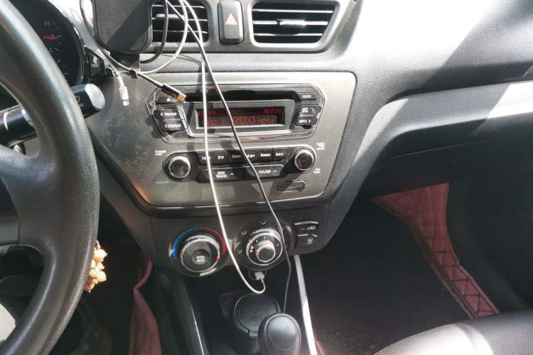 Used Kia K2 2011 Sedan 1.4L Automatic Top-Trim Audio And AC Panel