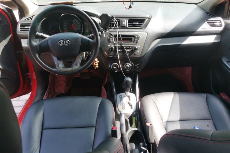 Used Kia K2 2011 Sedan 1.4L Automatic Top-Trim Center Console
