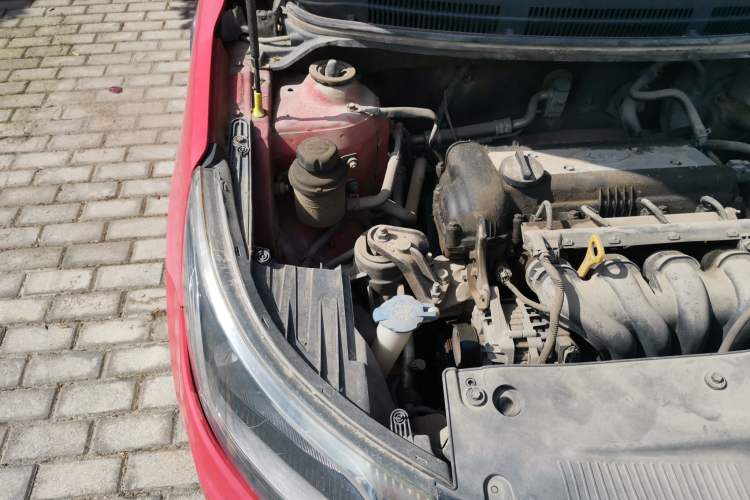 Used Kia K2 2011 Sedan 1.4L Automatic Top-Trim Engine Bay Right