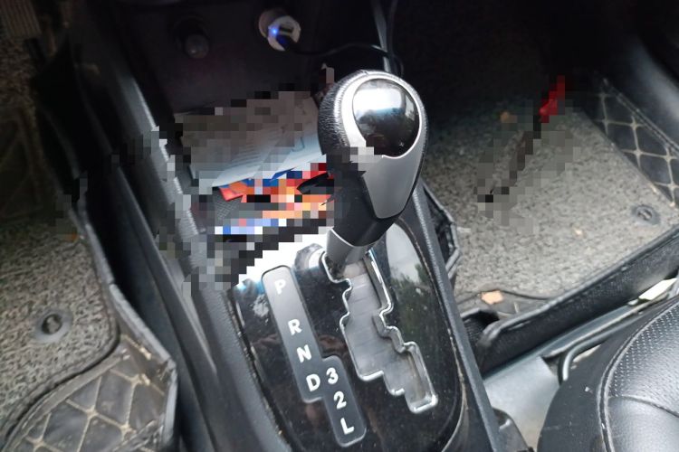 Used Kia K2 2011 Sedan 1.6L Automatic Transmission Premium Gear Lever